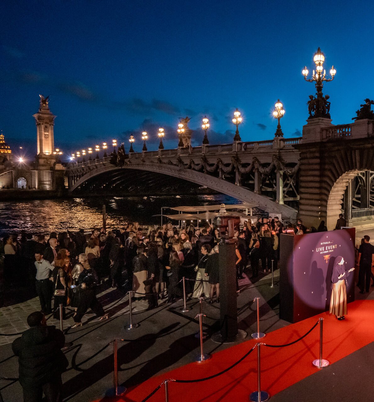 Soirée corporate au pied du pont Alexandre III, Paris